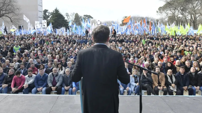 Kicillof patea la definición del sistema electoral que utilizará para 2025