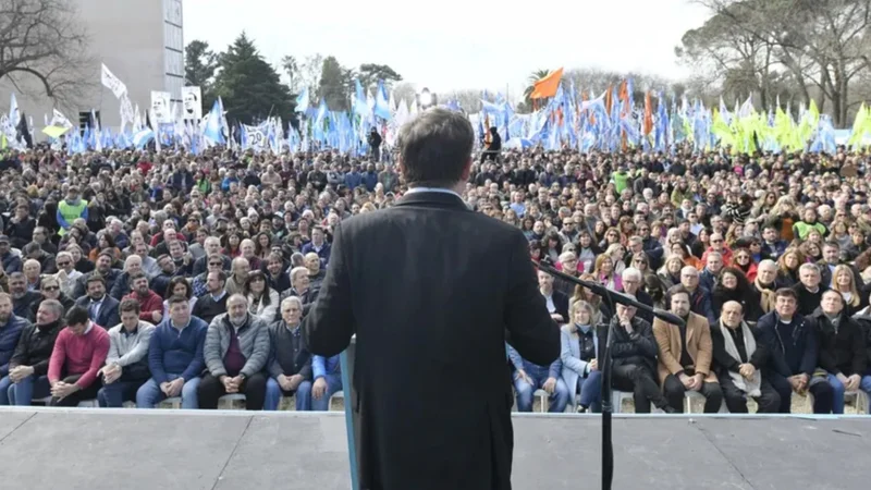 Kicillof patea la definición del sistema electoral que utilizará para 2025