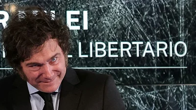 Presidente argentino Milei recibe ciudadanía italiana durante su visita a Roma: fuente Presidente argentino Milei recibe ciudadanía italiana durante su visita a Roma: fuente