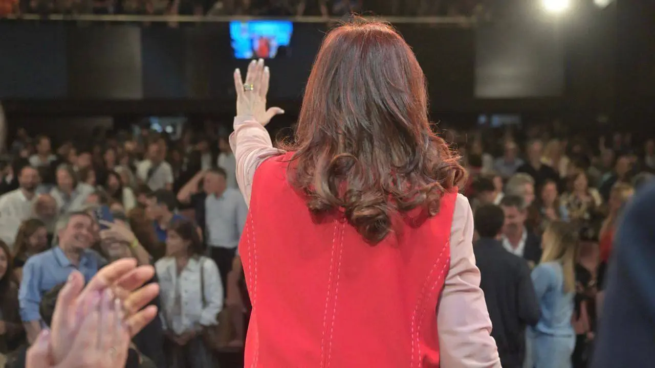 Cristina apunta a contener la dispersión y ordenar al PJ en la oposición a Milei