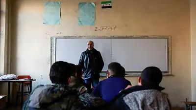 Autoridades sirias reabren las escuelas una semana después de la revuelta que derrocó a Assad Autoridades sirias reabren las escuelas una semana después de la revuelta que derrocó a Assad