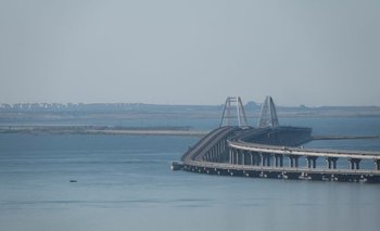 Otro golpe a Rusia: Ucrania atacó con un submarino un puente clave en Crimea | Guerra rusia ucrania