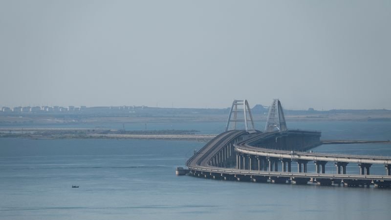 Ucrania volvió a asestar un duro golpe a Rusia: atacó con un submarino un puente clave en Crimea