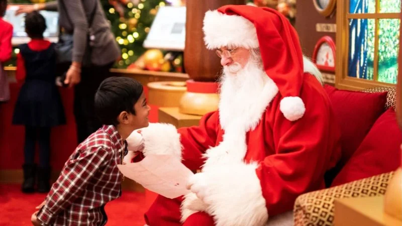 Papá Noel con chicos.