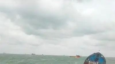 Aparece petróleo en la costa rusa del mar Negro tras la avería de unos petroleros, según el gobernador Aparece petróleo en la costa rusa del mar Negro tras la avería de unos petroleros, según el gobernador
