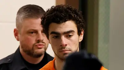 Hombre acusado de matar a ejecutivo de UnitedHealth es imputado por asesinato Hombre acusado de matar a ejecutivo de UnitedHealth es imputado por asesinato
