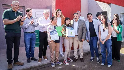 Plan Angelelli: Quintela encabezó una nueva entrega del programa habitacional de La Rioja Plan Angelelli: Quintela encabezó una nueva entrega del programa habitacional de La Rioja