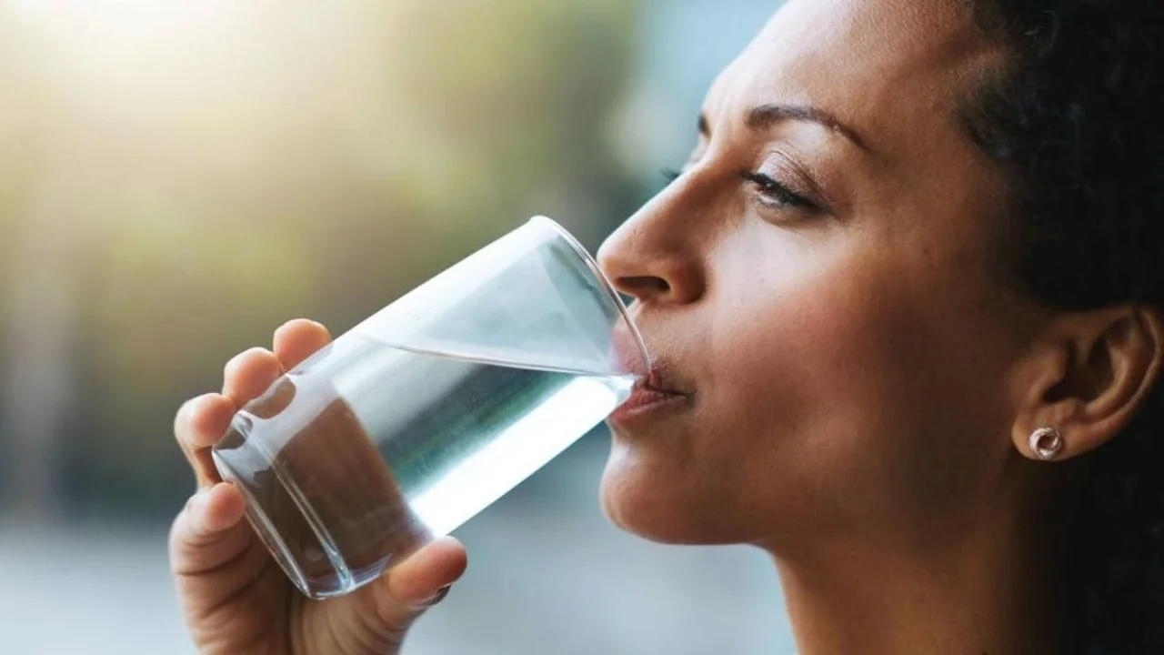 Cuánta agua es recomendable tomar por día. 