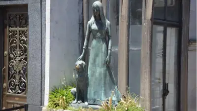 Estatua Estatua
