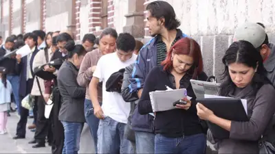 Pese a más de 200.000 despidos formales, el INDEC informó que el desempleo disminuye Pese a más de 200.000 despidos formales, el INDEC informó que el desempleo disminuye