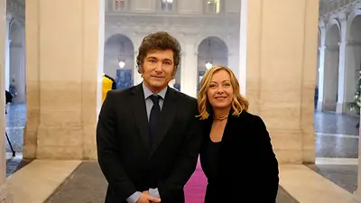 El presidente Javier Milei y la primera ministra de Italia, Giorgia Meloni. Se trata del sexto encuentro con la premier italiana, que visitó Buenos Aires tres semanas atrás y con la que mantiene buena sintonía política. FOTO: Presidencia/NA. El presidente Javier Milei y la primera ministra de Italia, Giorgia Meloni. Se trata del sexto encuentro con la premier italiana, que visitó Buenos Aires tres semanas atrás y con la que mantiene buena sintonía política. FOTO: Presidencia/NA.