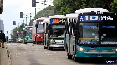 Paro de colectivos en AMBA hoy: 14 líneas que no circulan por falta de pago del aguinaldo Paro de colectivos en AMBA hoy: 14 líneas que no circulan por falta de pago del aguinaldo