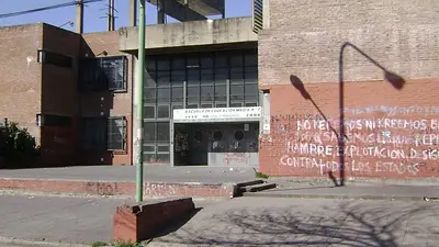 Lista con nombres, frases en ruso y dibujos de pistolas: una nena de 12 años fue armada a una escuela de Florencio Varela Lista con nombres, frases en ruso y dibujos de pistolas: una nena de 12 años fue armada a una escuela de Florencio Varela