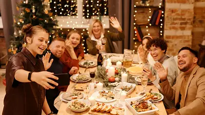 Familia tomandose selfie en Navidad. Familia tomandose selfie en Navidad.