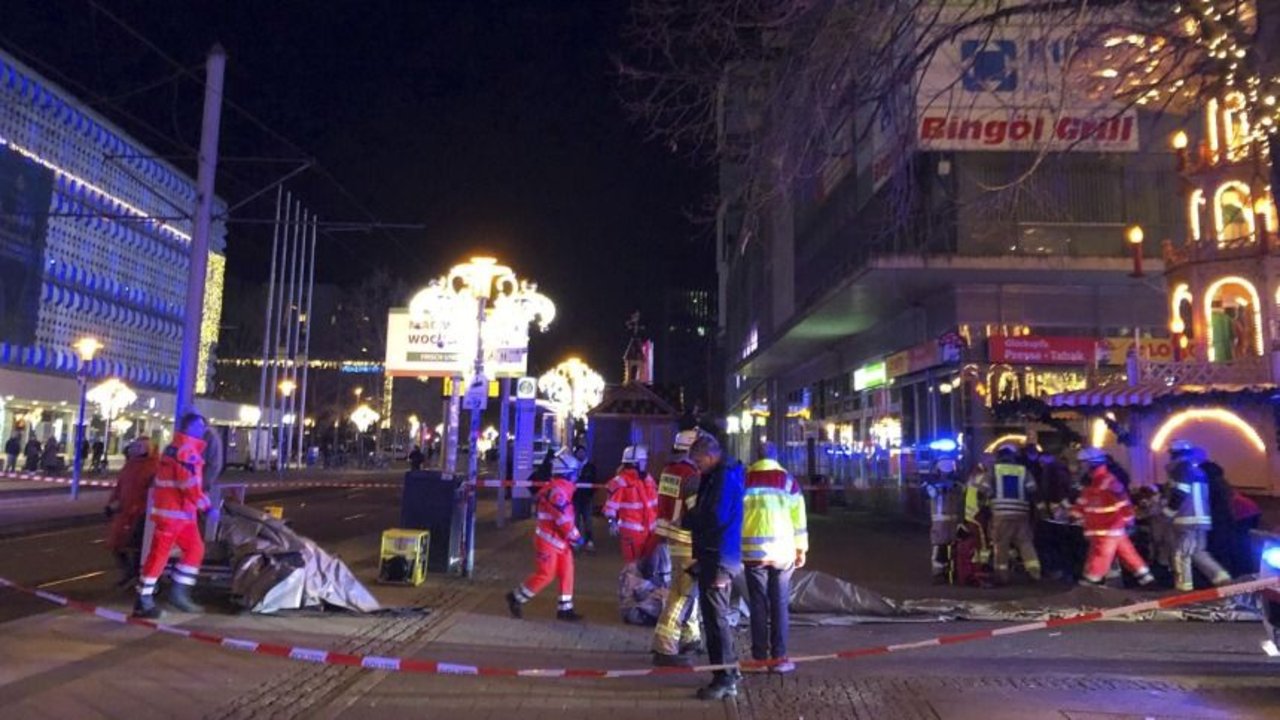 Atropello masivo en Alemania en centro comercial navideño: dos muertos y más de 60 heridos