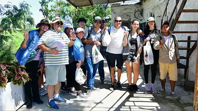 Fiesta para todos: las familias formoseñas recibieron bolsas navideñas por decisión de Insfrán Fiesta para todos: las familias formoseñas recibieron bolsas navideñas por decisión de Insfrán