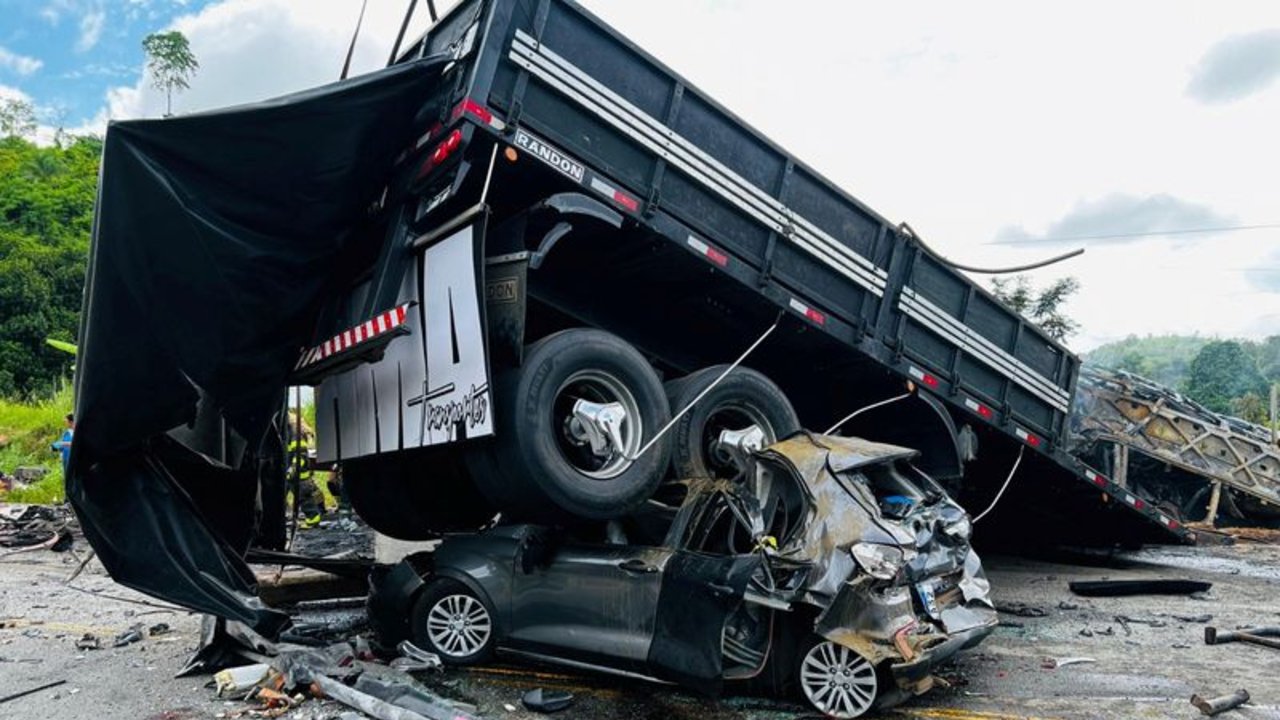 Colisión entre un autobús y un camión deja más de 30 muertos en Brasil
