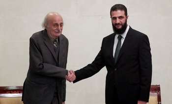 El gobernante de facto de Siria tranquiliza a las minorías y se reúne con el líder druso libanés | Siria 