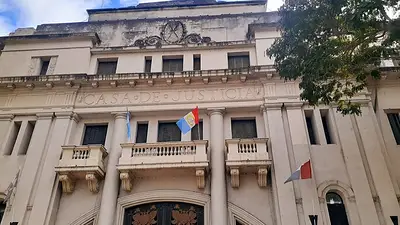 Pullaro envió los pliegos de los jueces que quiere para cubrir las tres vacantes en la Corte Suprema de Santa Fe Pullaro envió los pliegos de los jueces que quiere para cubrir las tres vacantes en la Corte Suprema de Santa Fe