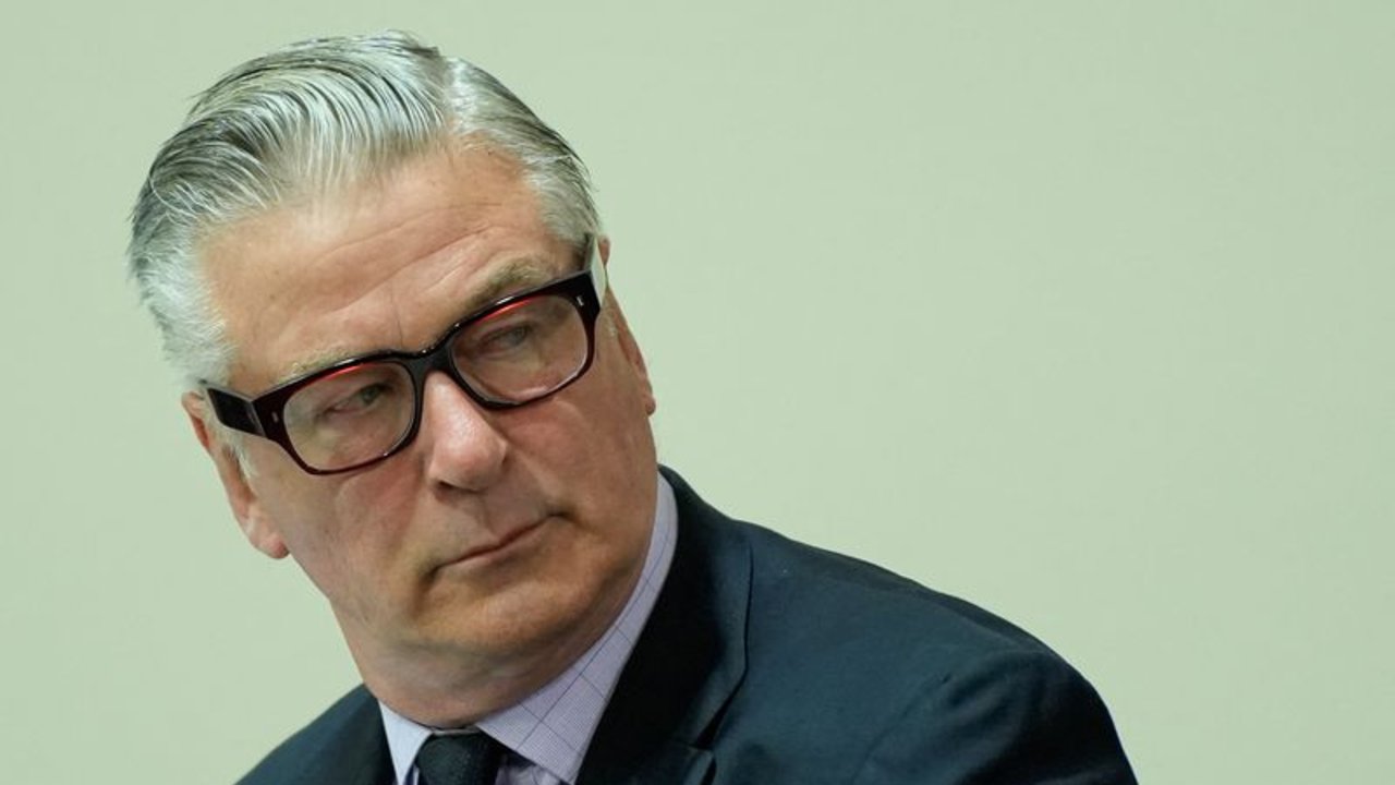 Archivan el caso de homicidio contra Alec Baldwin