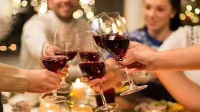 Cómo disminuir el consumo de alcohol en las fiestas. Cómo disminuir el consumo de alcohol en las fiestas.