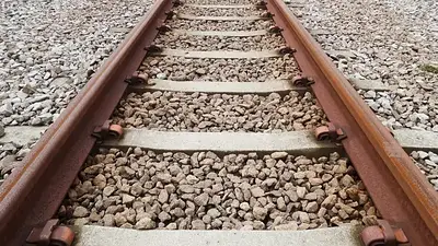 Para qué sirven las piedras de las vías del tren. Para qué sirven las piedras de las vías del tren.