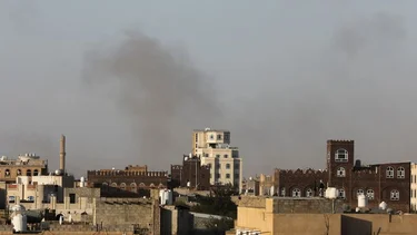 Israel ataca aeropuerto, puertos y centrales eléctricas de la capital de Yemen