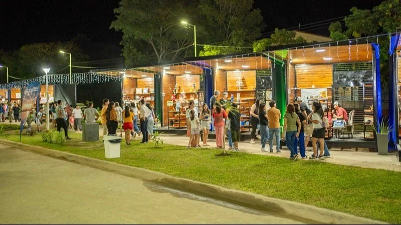 Vacaciones con opciones económicas: el Gobierno inauguró un nuevo Mercado Comunitario para emprendedores locales