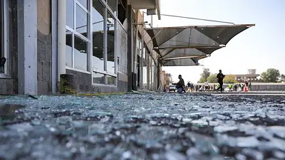 La OMS dice que un trabajador de la ONU sufrió heridas graves en el ataque al aeropuerto de Yemen La OMS dice que un trabajador de la ONU sufrió heridas graves en el ataque al aeropuerto de Yemen