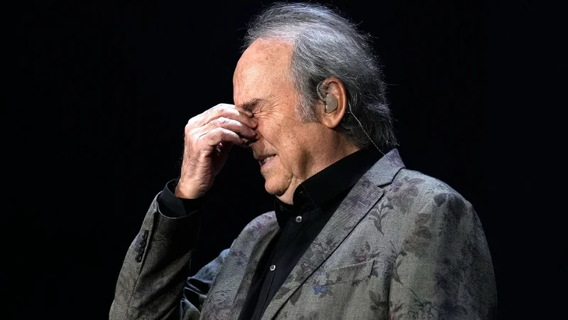 Joan Manuel Serrat emocionado