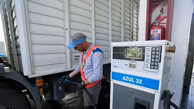 Azul 32, ahora también por surtidor Azul 32, ahora también por surtidor