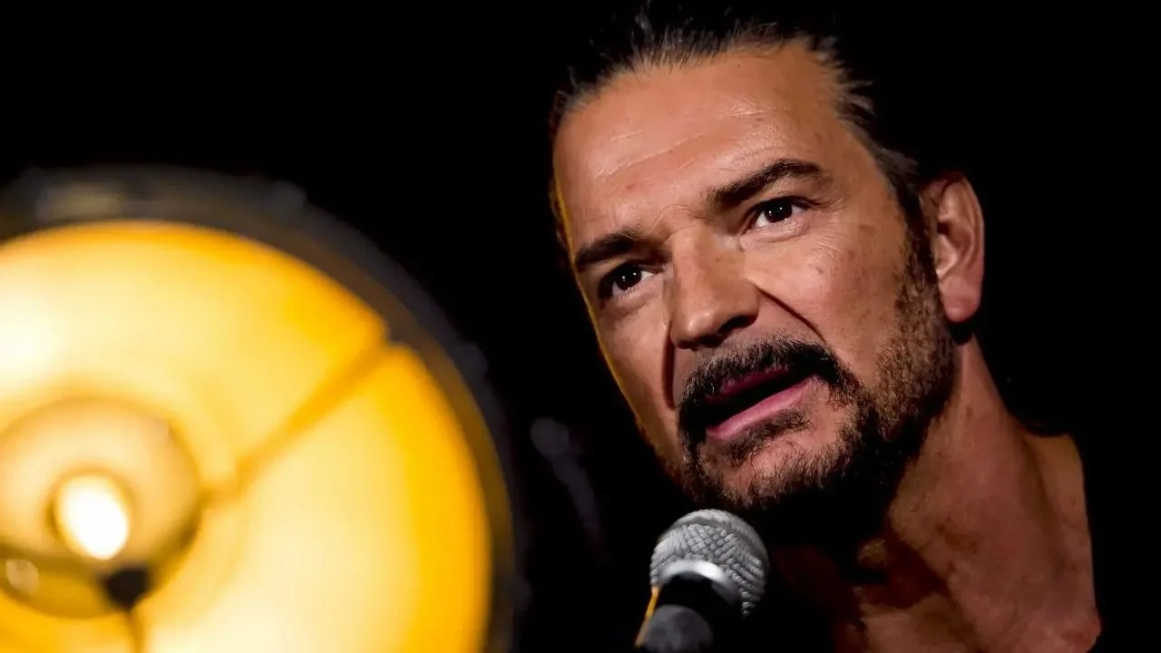 Ricardo Arjona entrevista con inteligencia artificial