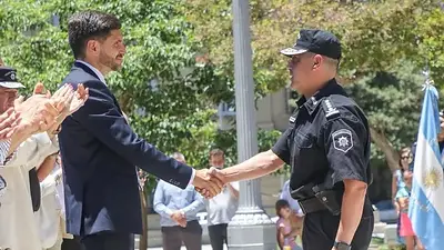 Mientras cierra un año de ajuste contra los trabajadores santafesinos, Pullaro equipará a la Policía con más armas Mientras cierra un año de ajuste contra los trabajadores santafesinos, Pullaro equipará a la Policía con más armas