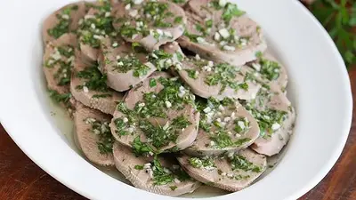 La lengua a la vinagreta, un plato que combina historia, sabor y practicidad. La lengua a la vinagreta, un plato que combina historia, sabor y practicidad.