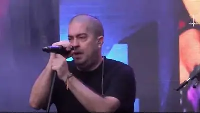 Pato Fontanet cantó en el homenaje de las víctimas a 20 años de Cromañón Pato Fontanet cantó en el homenaje de las víctimas a 20 años de Cromañón