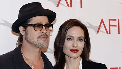 Angelina Jolie y Brad Pitt llegan a un acuerdo de divorcio que pone fin a ocho años de disputa Angelina Jolie y Brad Pitt llegan a un acuerdo de divorcio que pone fin a ocho años de disputa