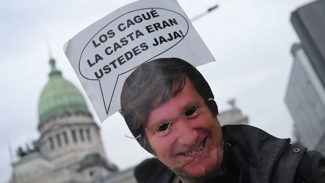 La primera encuesta después del caso $Libra: la imagen de Milei en caída libre  
