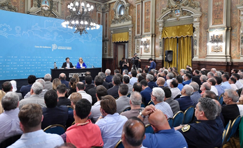 Kicillof presiona por el endeudamiento: dos sesiones, el Bapro y municipios | Legislatura bonaerense