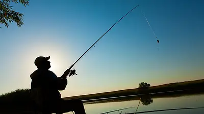 Un hombre pescando Un hombre pescando