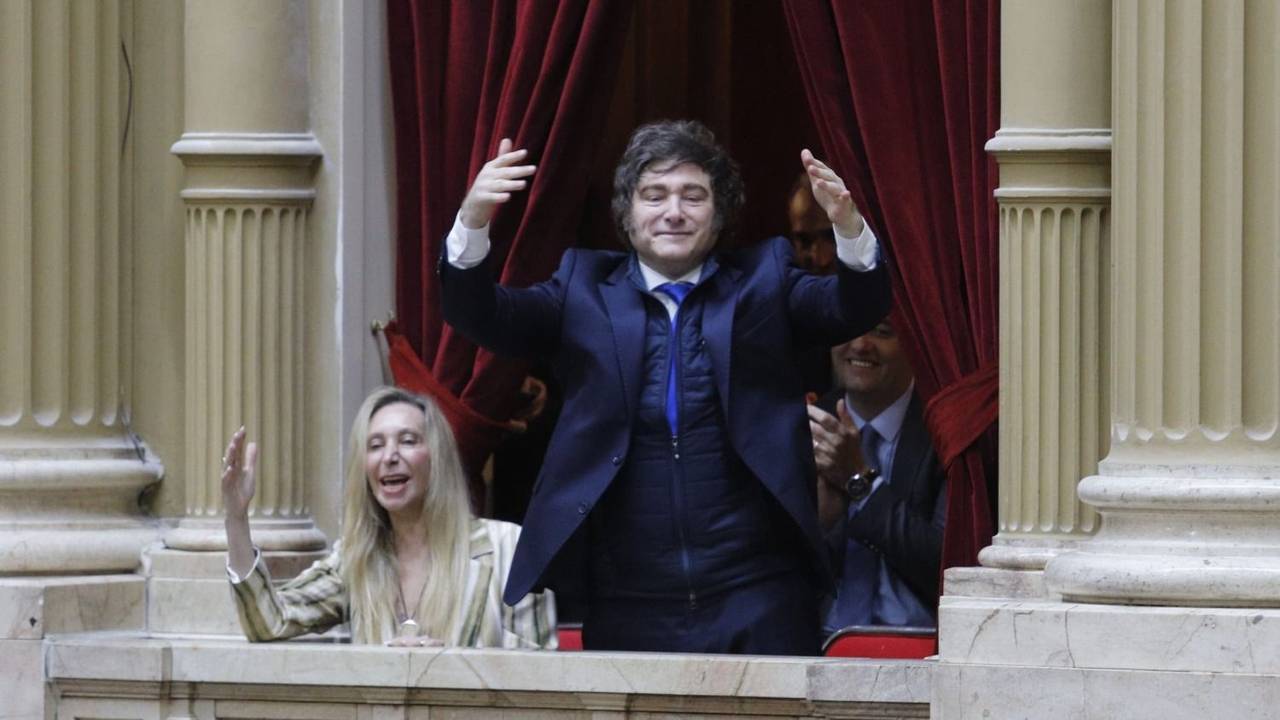  Milei barrabrava, duelo de interbloques y reelección de Menem: así fue la jura de los nuevos diputados