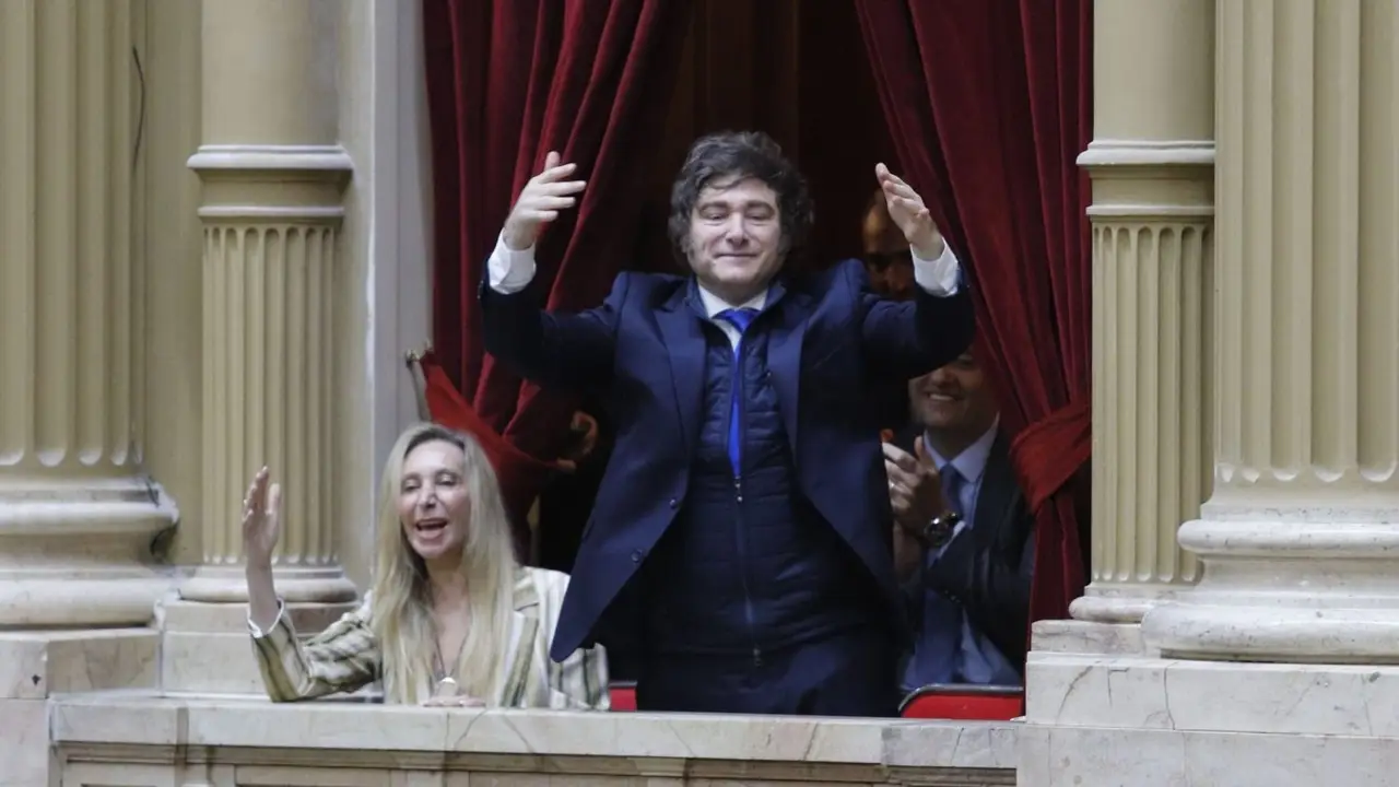  Milei barrabrava, duelo de interbloques y reelección de Menem: así fue la jura de los nuevos diputados