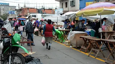 Crisis sin fin en Jujuy: cientos de familias se volcaron al comercio ambulante para sumar ingresos Crisis sin fin en Jujuy: cientos de familias se volcaron al comercio ambulante para sumar ingresos