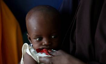 Mortalidad infantil aumentará por primera vez en el siglo por recortes de ayuda: Fundación Gates | Gates