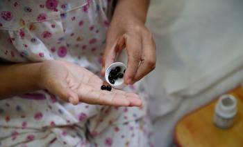 Mujeres pueden autoanalizarse para detectar virus cáncer de cuello de útero, según nuevas directrices | Utero