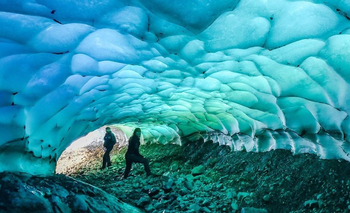 Así son los impactantes túneles de hielo que se pueden visitar en la Patagonia | Escapadas