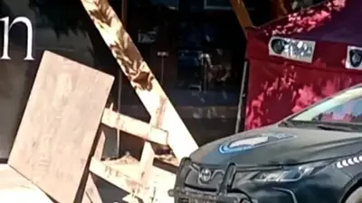 Villa Devoto: una chica de 20 años murió después de que le cayera un andamio en la cabeza Villa Devoto: una chica de 20 años murió después de que le cayera un andamio en la cabeza