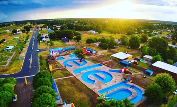 El pueblito a 8 horas de Buenos Aires con un parque acuático único en el país  | Escapadas