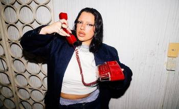 Luz Gaggi presenta “Qué mal” bajo la producción de Cachorro López | Música