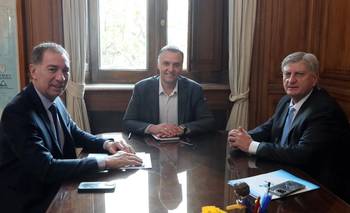 Santilli y Adorni recibieron al gobernador de La Pampa, que fue a "reclamar una deuda" | Javier milei presidente