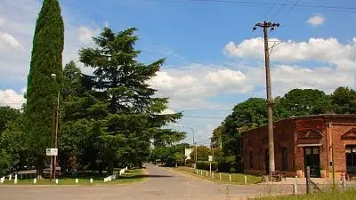 Cuál es el pueblito que queda a 10km de Luján. Cuál es el pueblito que queda a 10km de Luján.
